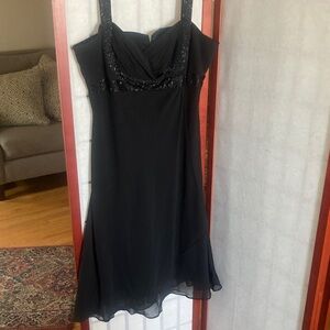 Women's pretty black dress, see details in the pictures.